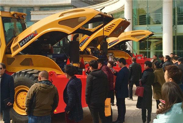 Contents that should be paid attention to in the development of full hydraulic vibratory rollers in m