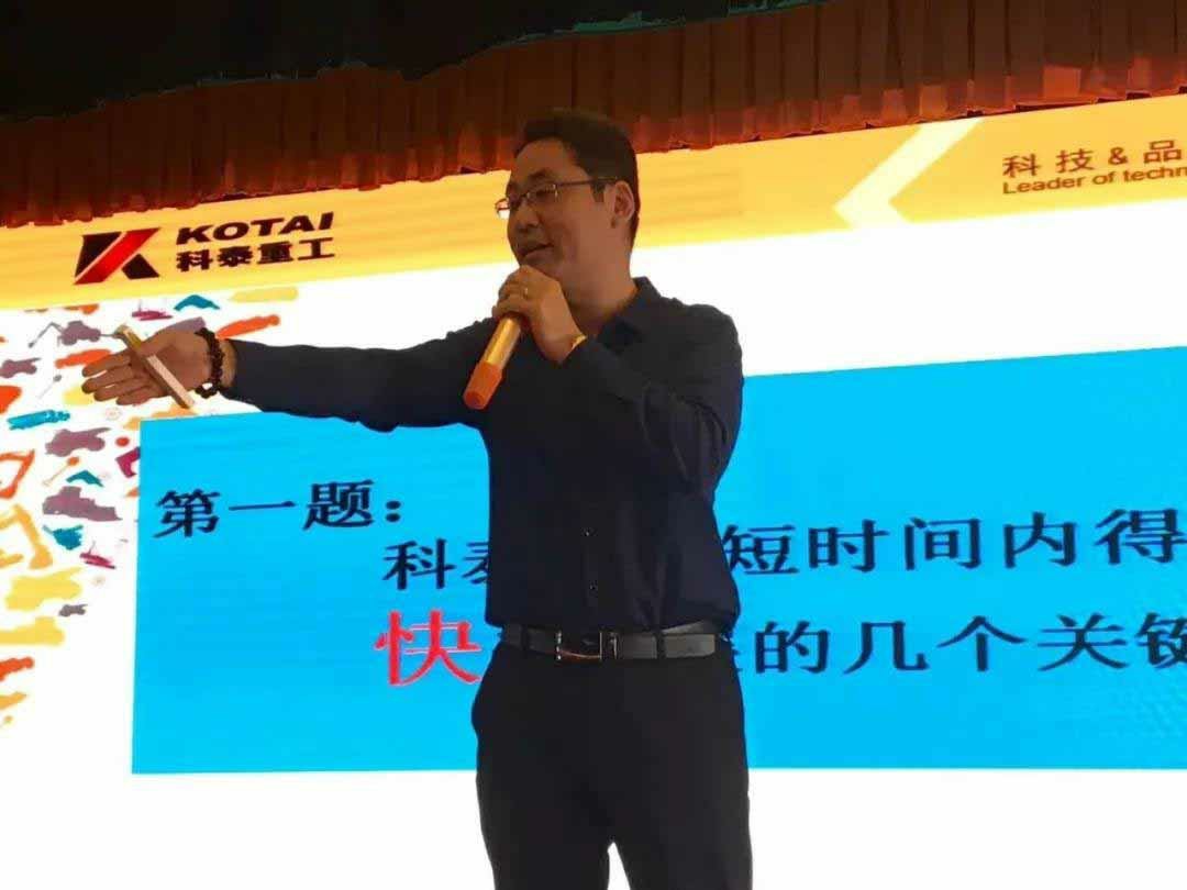 攻坚克难 创新求进 2016路面与压实机械年会召开