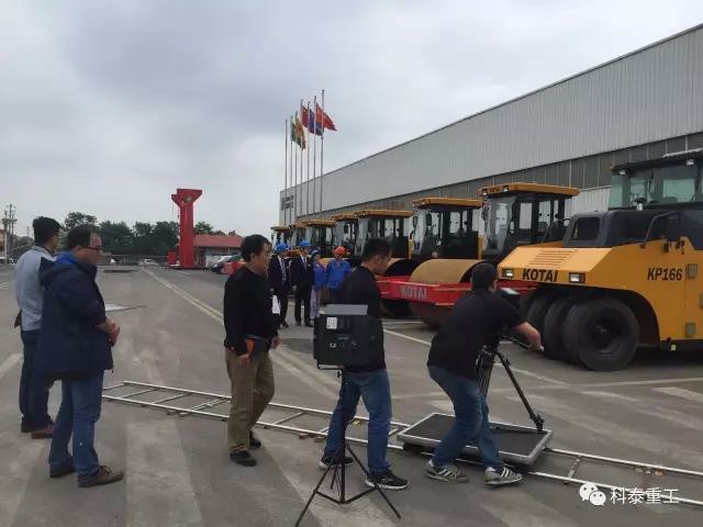 凝心聚力 团结拼搏---九游·官方网站重工举行2015员工拔河、跳绳比赛